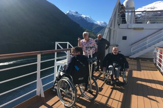 Noorse Fjorden - Reizigers op dek - Mundorado reizen begeleide vakanties voor mensen met een lichamelijke beperking