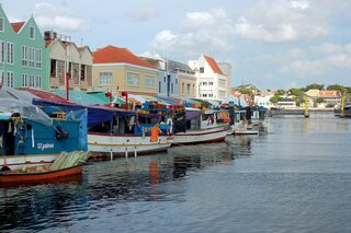 curacao - drijvende markt - vakanties voor mensen met een lichamelijke beperking