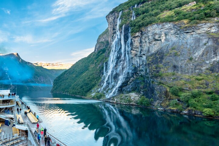 Noorse Fjorden - Uitzicht vanaf schip - Mundorado reizen begeleide vakanties voor mensen met een lichamelijke beperking