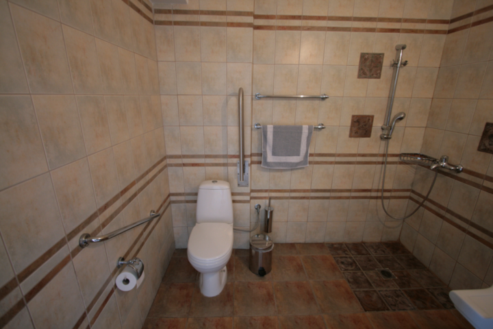 Grieks Macedonie - Voorbeeld aangepaste badkamer - Mundoradoreizen begleide vakanties voor mensen met een lichamelijke beperking of NAH