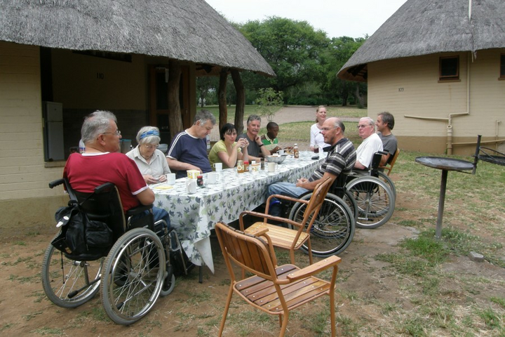 Zuid-Afrika - Lunch groep Kruger Park - MundoRadoReizen begeleide vakanties voor mensen met een beperking