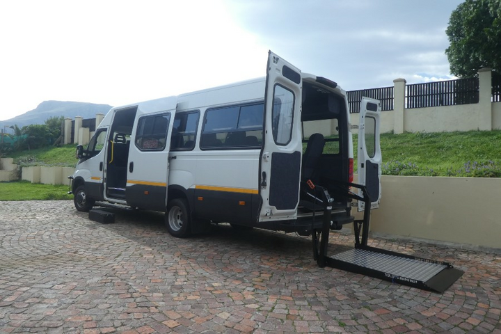 Zuid-Afrika - Voorbeeld rolstoelbus met lift - MundoRadoReizen begeleide vakanties voor mensen met een beperking